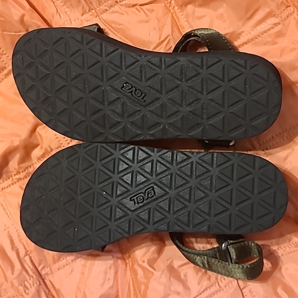 Army Green Teva Sandels - Picture 2 of 3